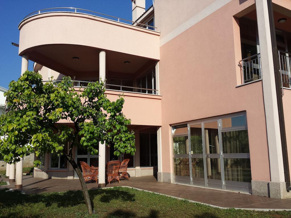 Apartments Seafront Villa Pula Zewnętrze zdjęcie