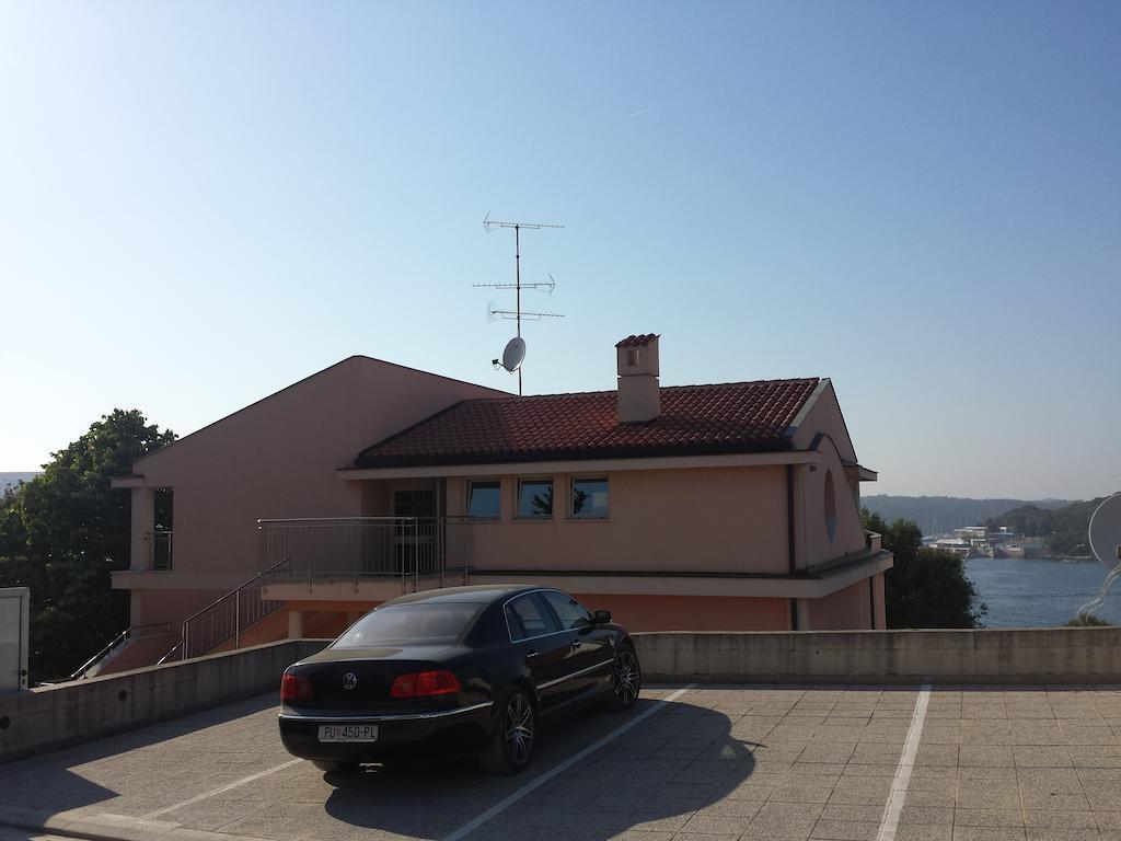 Apartments Seafront Villa Pula Zewnętrze zdjęcie